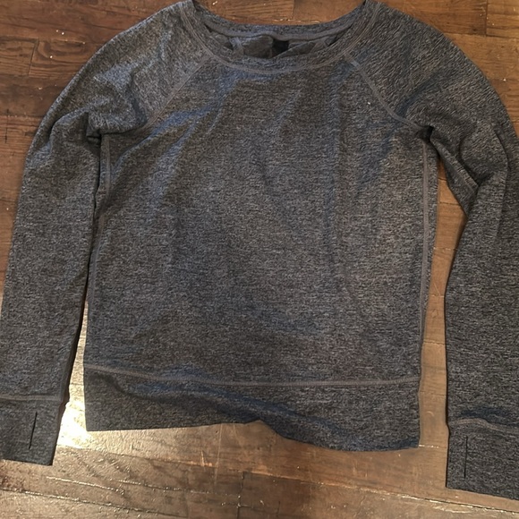 Cut out long sleeve - Picture 3 of 3